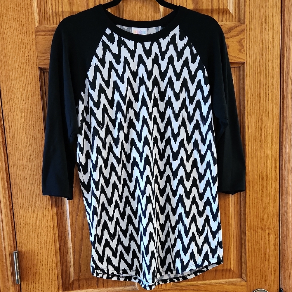 LuLaRoe Black and White Chevron 3/4 Length Sleeve Top